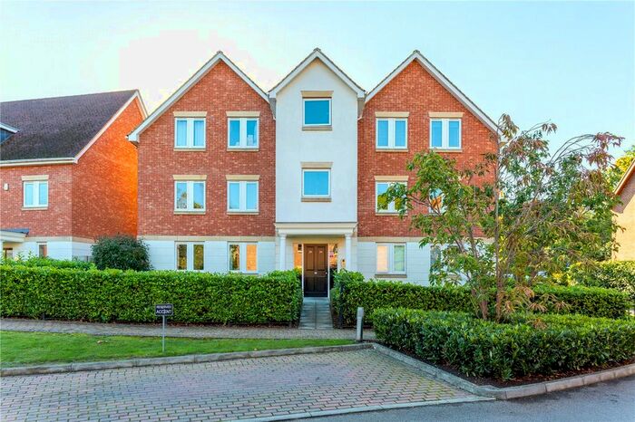 2 Bedroom Flat To Rent In Lakeside Drive, Chobham, Woking, GU24