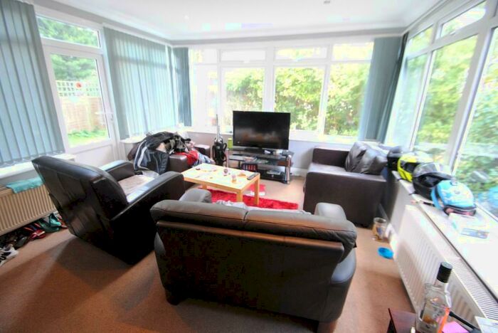 2 Bedroom Flat To Rent In Bed Ground Floor Flat In Meyrick Park - Rushton, BH3