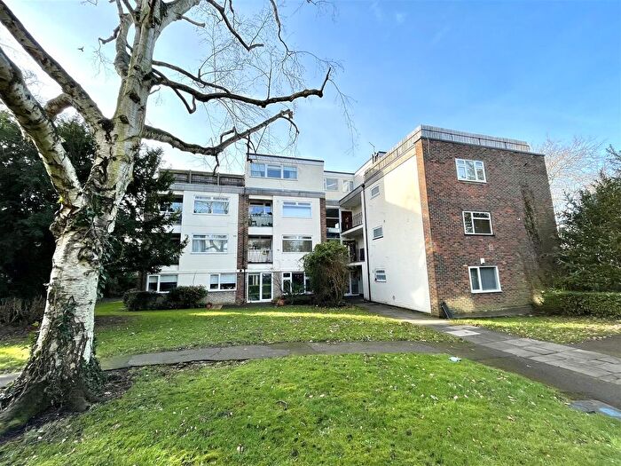 Studio To Rent In Dunraven Drive, Enfield, EN2