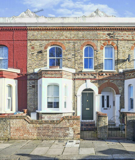 2 Bedroom Apartment To Rent In Mayall Road, London, SE24