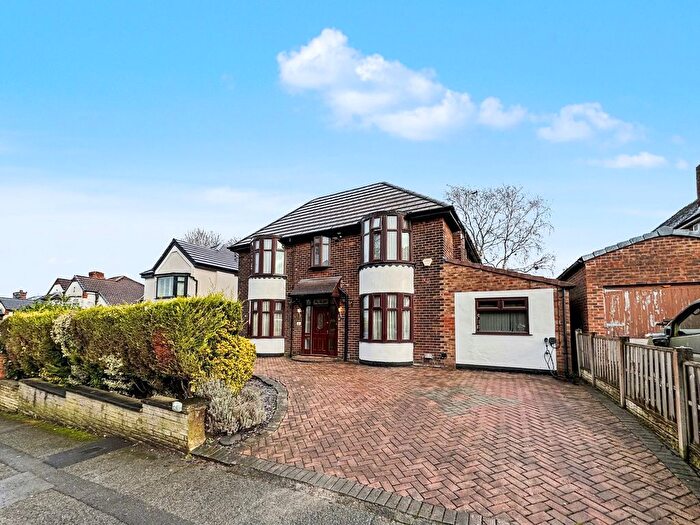 5 Bedroom Detached House For Sale In Edenfield Road, Prestwich, M25