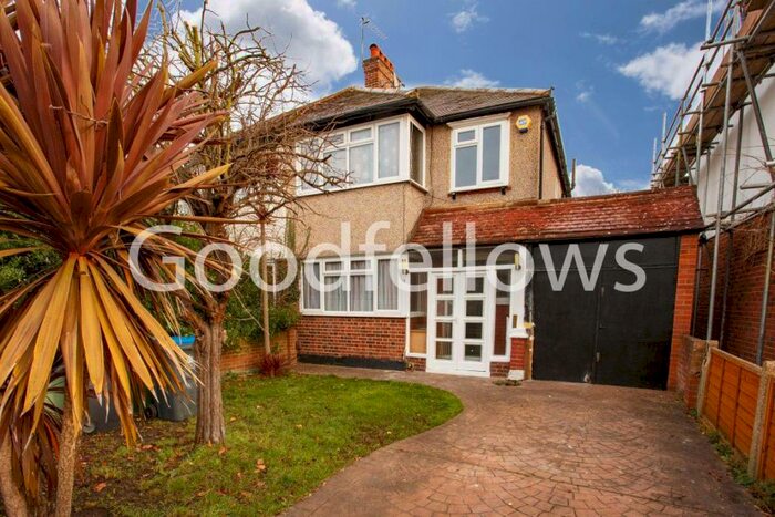 3 Bedroom House To Rent In Barnsbury Close, New Malden, KT3