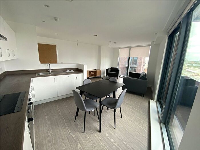 3 Bedroom Flat To Rent In The Landmark, Oldfield Road, Salford, M5