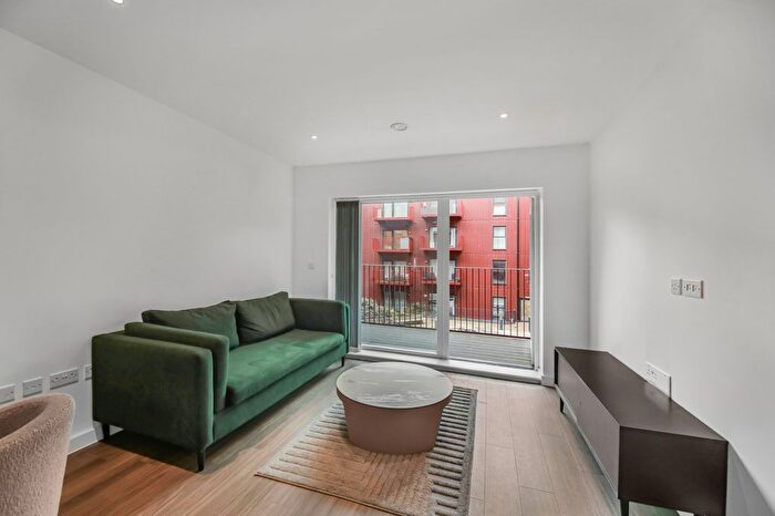 3 Bedroom Flat To Rent In Wotton Court, Woolwich, SE18