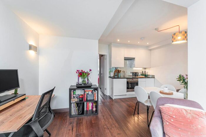 1 Bedroom Flat For Sale In Hemstal Road, West Hampstead, NW6