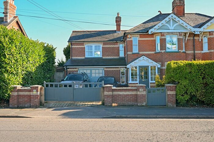 3 Bedroom Semi Detached House For Sale In Southampton Road, Ringwood, BH24