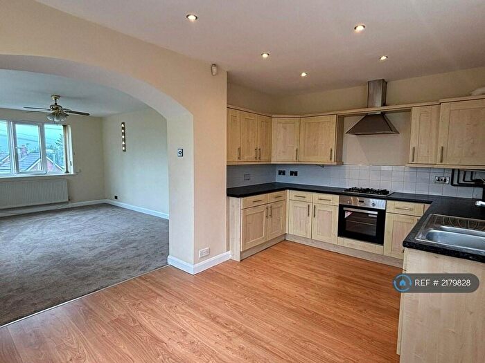 3 Bedroom Flat To Rent In Castleton, Rochdale, OL11