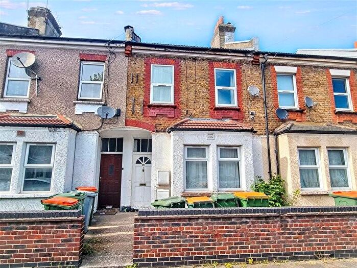 2 Bedroom Flat To Rent In South Esk Road, Forest Gate, E7