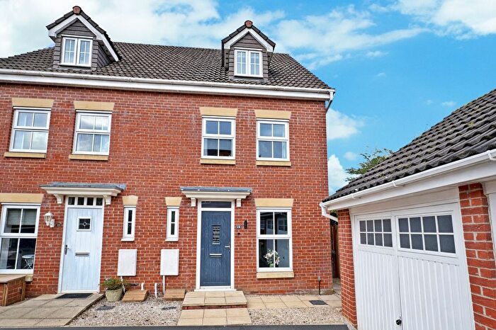 3 Bedroom Semi-Detached House For Sale In Greystone Close, Westhoughton, BL5