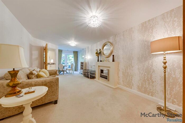 1 Bedroom Apartment For Sale In Marple Lane, Chalfont St. Peter, Gerrards Cross, SL9