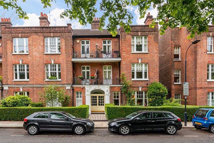 3 Bedroom Flat To Rent In Bishops Park Road, Bishops Park, SW6