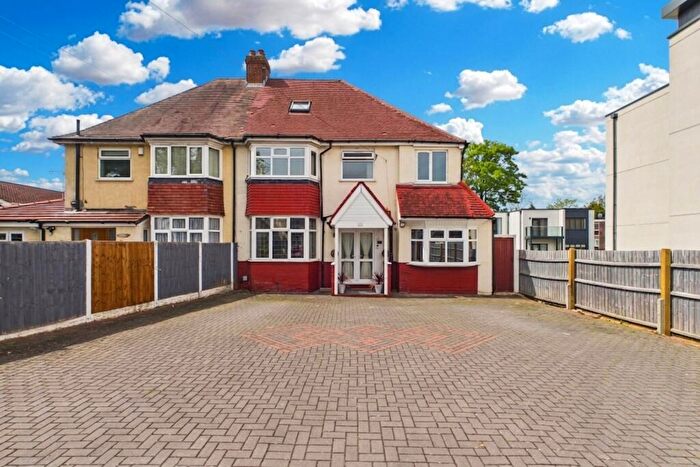 5 Bedroom Semi Detached House For Sale In Baldwins Lane, Birmingham, B28