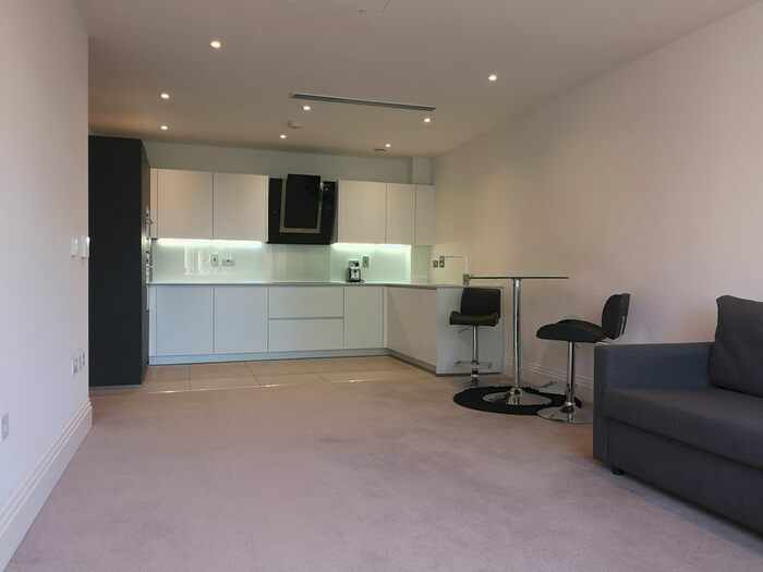 2 Bedroom Flat To Rent In Atwell Court, High Road, London, N12