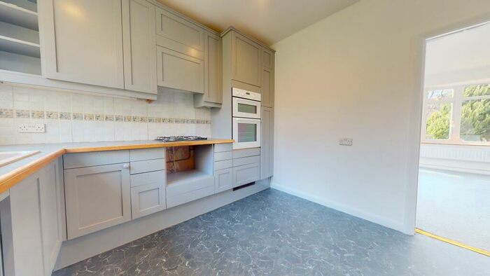 4 Bedroom Detached House To Rent In Woodland Drive, Hove, BN3