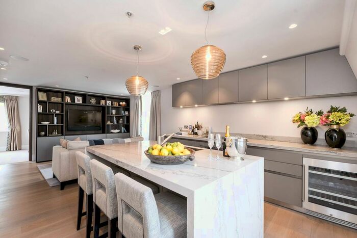 3 Bedroom Flat To Rent In Hans Place, Knightsbridge, London, SW1X