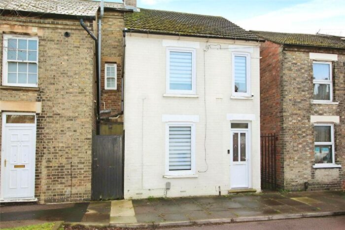 3 Bedroom Semi-Detached House To Rent In Althorpe Street, Bedford, Bedfordshire, MK42