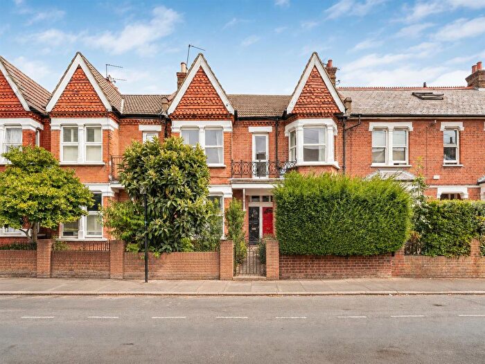 3 Bedroom Flat To Rent In Church Road, London, W7