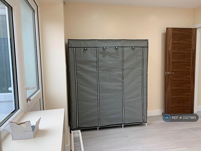 1 Bedroom Flat To Rent In Roman Way, Bourne End, SL8