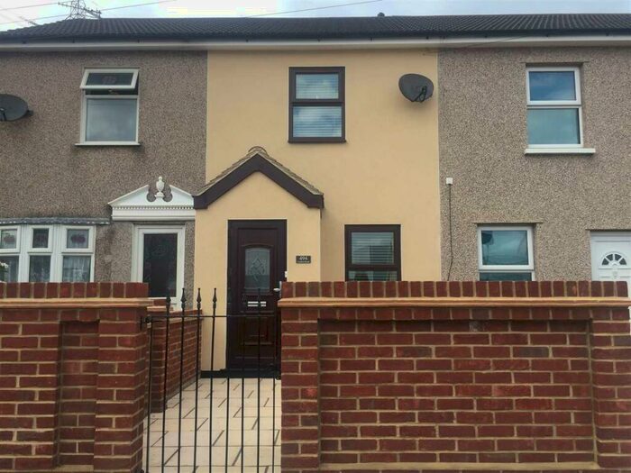 2 Bedroom Terraced House To Rent In Please Email For An Appointment Only. Do Not Call London Road, West Thurrock, RM20