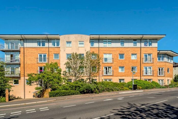 2 Bedroom Apartment To Rent In Camp Road St. Albans, AL1