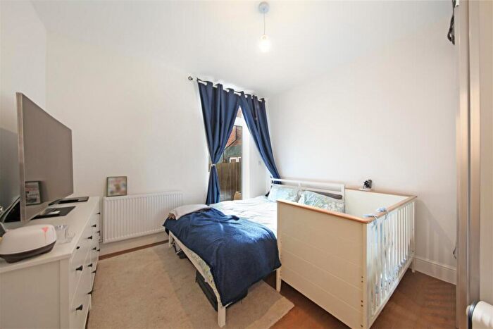 3 Bedroom Flat To Rent In Pine Road, London, NW2