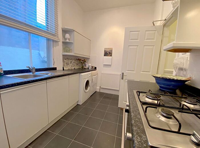 1 Bedroom Flat For Sale In Leeds Road, Harrogate, HG2