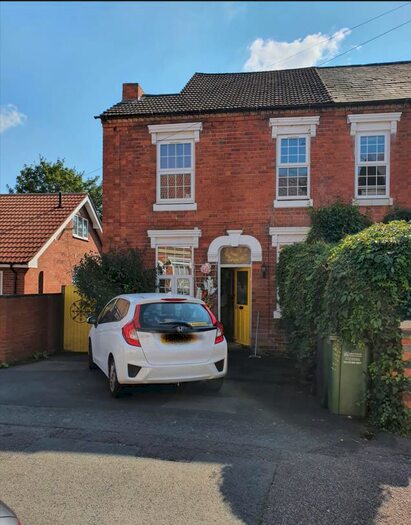 4 Bedroom House To Rent In St. Georges Terrace, Kidderminster, DY10