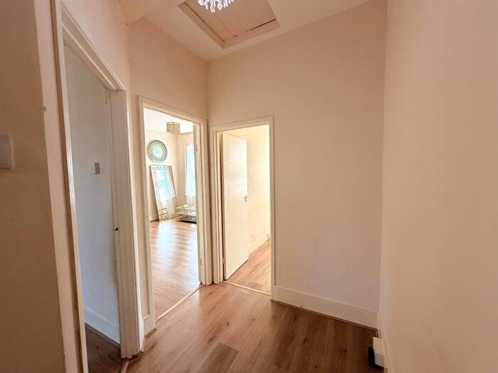 2 Bedroom Flat To Rent In Queens Road, Southend On Sea, Essex, SS1