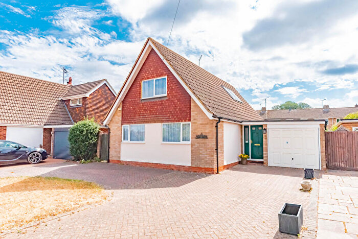 4 Bedroom Chalet For Sale In Victoria Drive, Blackwater, Hampshire, GU17