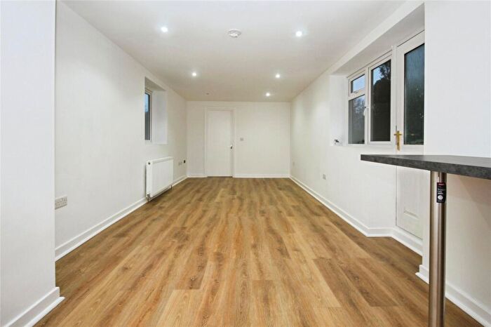2 Bedroom Apartment To Rent In Birchanger Road, London, SE25