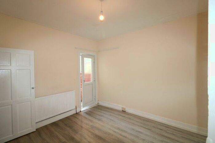 3 Bedroom Terraced House To Rent In Rainham Road, Chatham, ME5