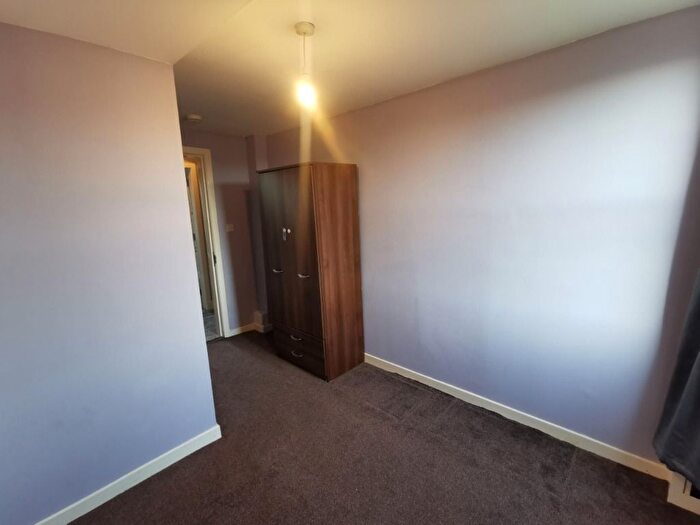3 Bedroom Flat To Rent In Court Street, Stobswell, Dundee, DD3
