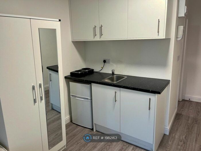 Studio To Rent In Tamworth Lane, Mitcham, CR4