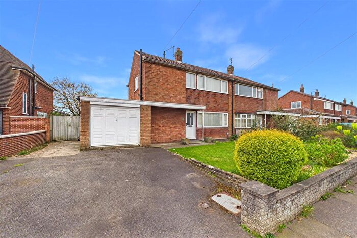 3 Bedroom Semi Detached House For Sale In Grange Road, Newark, NG24