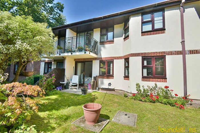 2 Bedroom Flat For Sale In Mansell Close, Bexhill-On-Sea, TN39