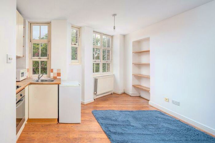 1 Bedroom Flat To Rent In Cavendish Mansions, Clerkenwell Road, London, EC1R