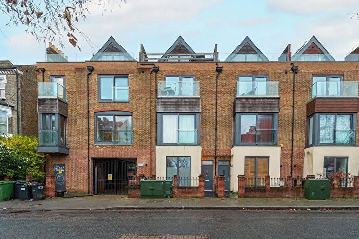 5 Bedroom Maisonette For Sale In Josephine Avenue, Brixton, London, SW2