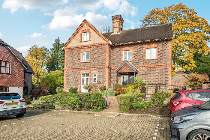 2 Bedroom Maisonette For Sale In Church Road, Haslemere, GU27