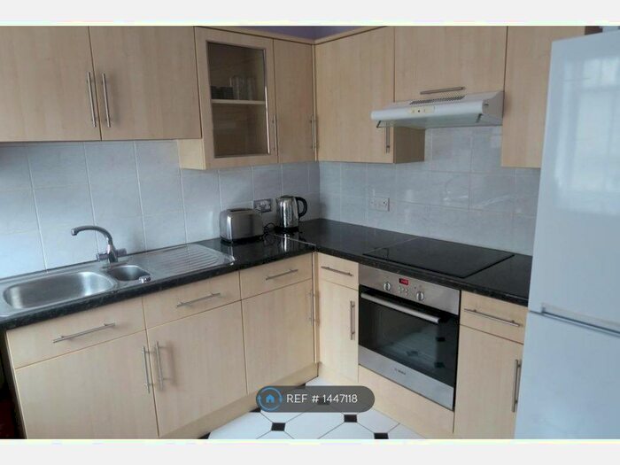 2 Bedroom Flat To Rent In Bon Accord Terrace, Aberdeen, AB11