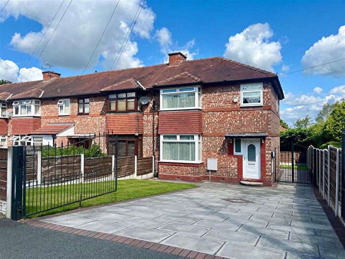 3 Bedroom End Of Terrace House For Sale In West Avenue, Altrincham, WA14