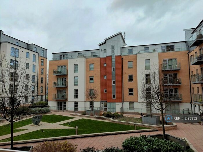 1 Bedroom Flat To Rent In Queen Mary Avenue, London, E18