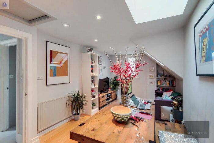 1 Bedroom Flat To Rent In Bedford Hill, London, SW12
