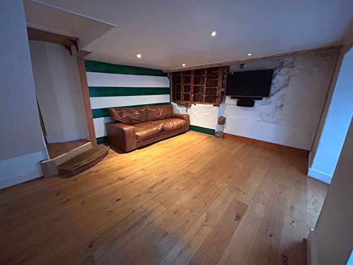 3 Bedroom Flat To Rent In Northumberland Place, Teignmouth, TQ14