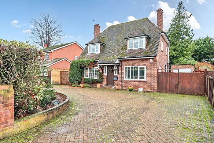 3 Bedroom Detached House For Sale In Court Close, Maidenhead, SL6