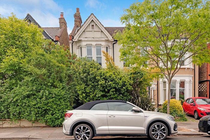 2 Bedroom Flat To Rent In Bradley Gardens, West Ealing, W13