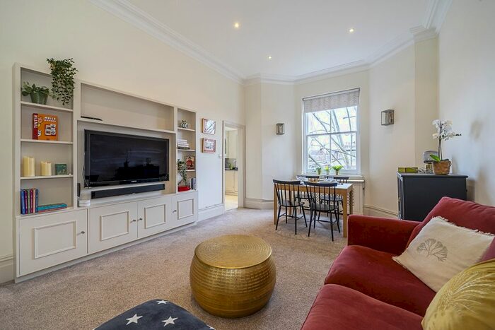 2 Bedroom Flat To Rent In Sloane Gardens, London, SW1W
