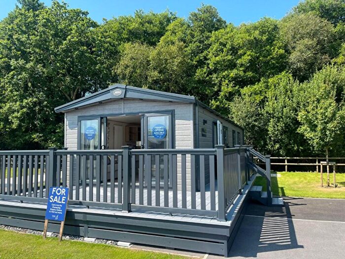 2 Bedroom Lodge For Sale In New Road, SP5
