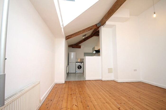 2 Bedroom Flat To Rent In Fornham Street, Sheffield, S2