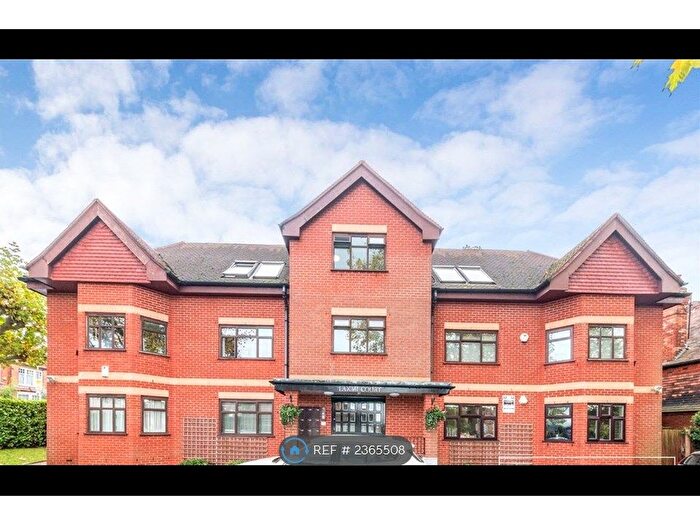 2 Bedroom Flat To Rent In Laxmi Court, Finchley Central, N3