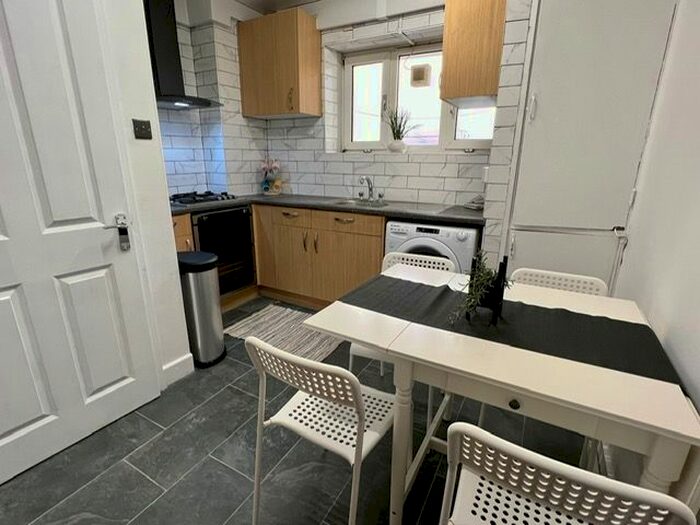 4 Bedroom Flat To Rent In Hampstead Road, Ucl, Lse, Fitzrovia, Regents Park, West End, Camden, Euston, London, NW1